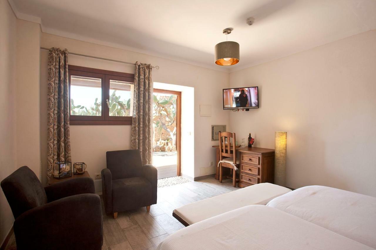 Agroturismo Es Quatre Cantons บินิสซาเล็ม ภายนอก รูปภาพ