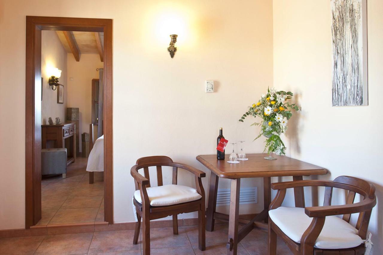 Agroturismo Es Quatre Cantons บินิสซาเล็ม ภายนอก รูปภาพ